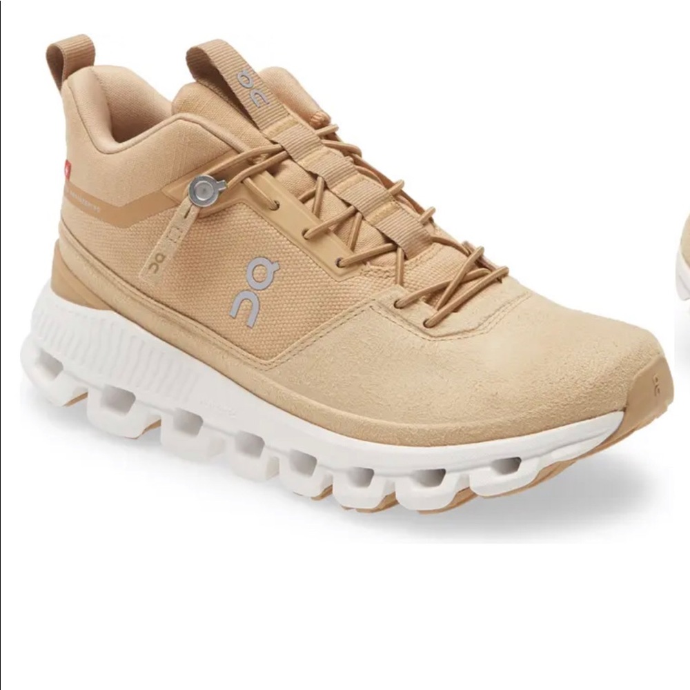 On Running  cloud Hi Dune Sneakers 6 women’s